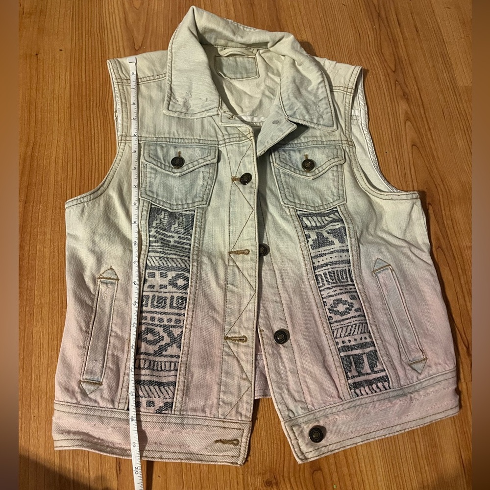 Forever 21 denim vest, light pink and blue women’s!